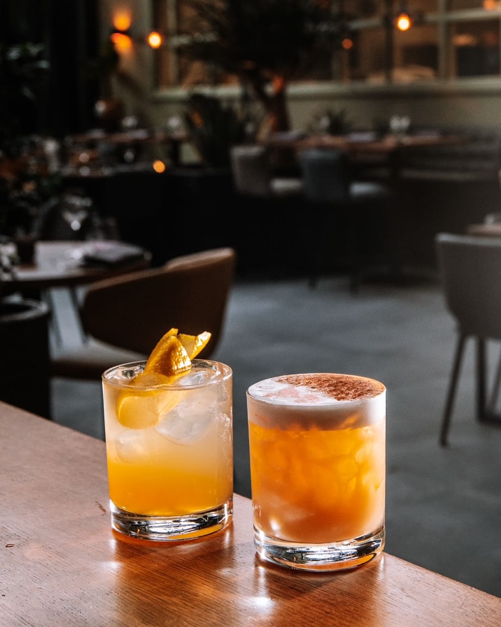 Twee cocktails aan de bar van Pulcinos