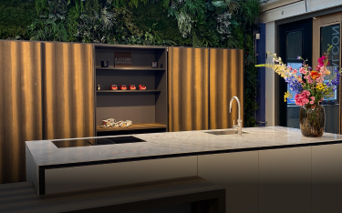 Keukenopstelling in de showroom van Undici Keukens